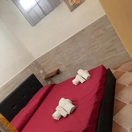 Monolocali Foxi بيت ضيافة